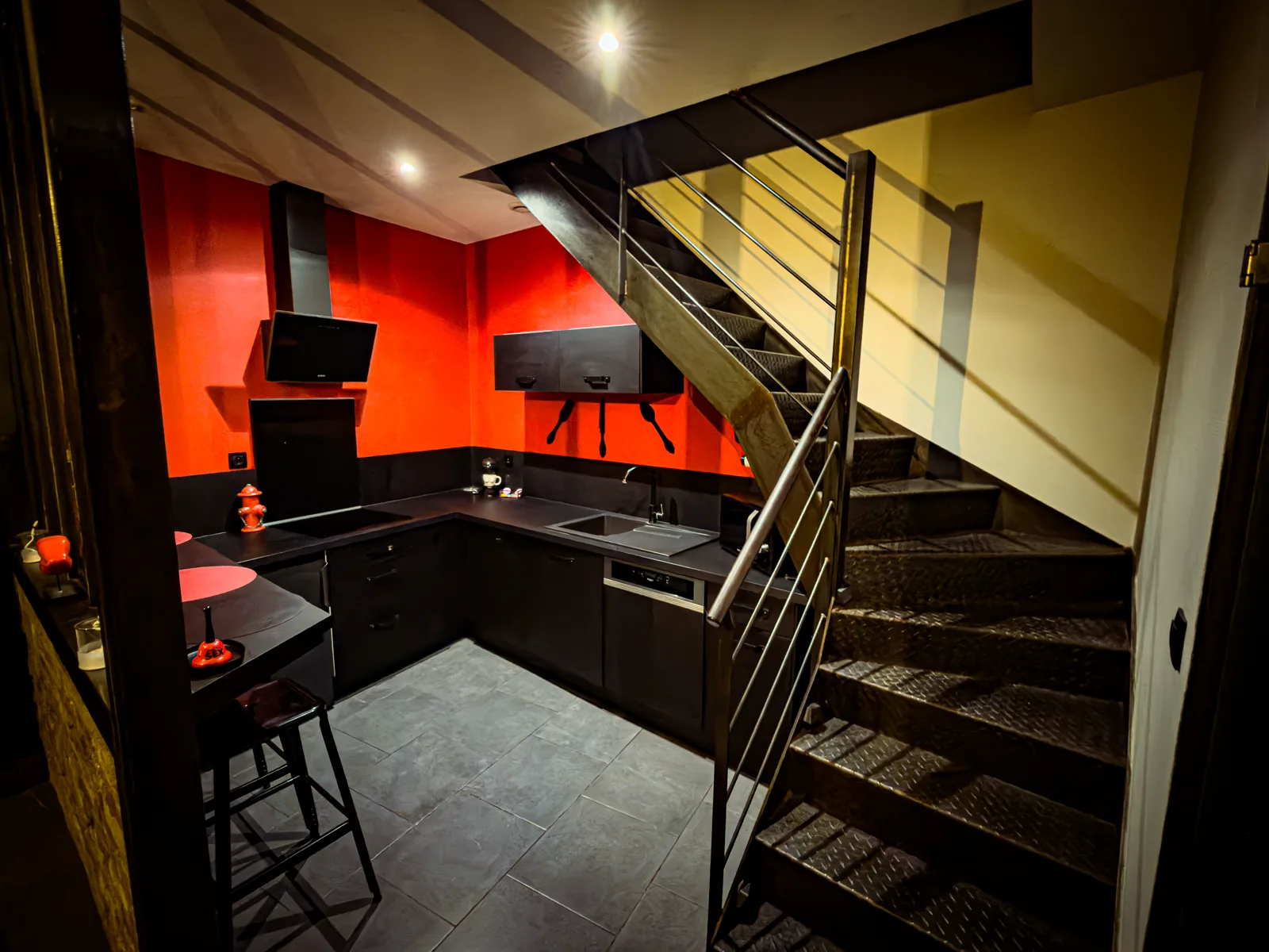L'escalier métallique menant à la suite